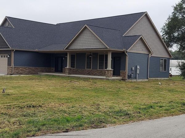 910 W MAIN Street, Aledo, IL 61231