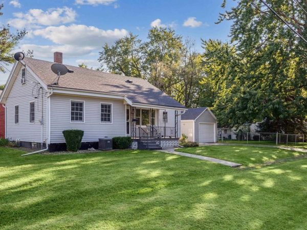 460 W KNOX Street , Galesburg, IL 61401