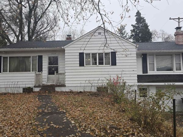 1028 COYNE CENTER Road, Milan, IL 61264