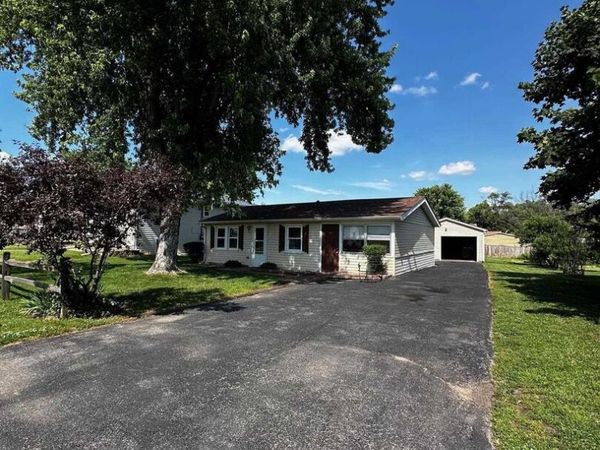 920 5TH Street , Colona, IL 61241