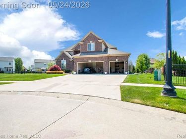 56713 Peach Tree Lane, Macomb Twp, MI 48042
