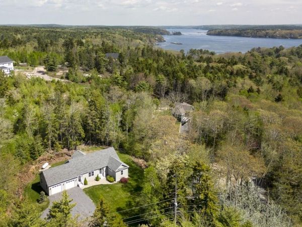 15 Shipbuilder Road, Boothbay, ME 04544