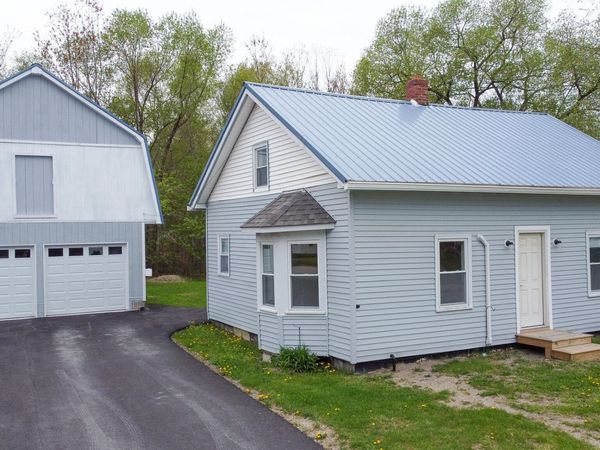 22 Ayer Street, Lincoln, ME 04457