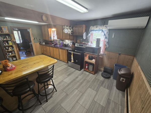 471 W Broadway , Lincoln, ME 04457