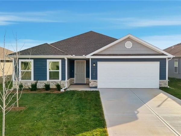 20255 W 195th Street, Spring Hill, KS 66083