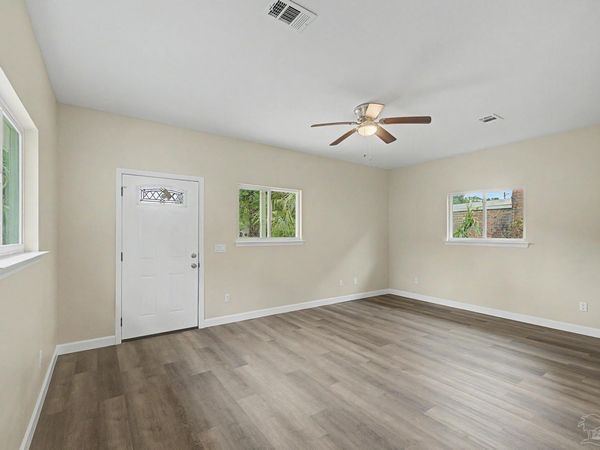 2303 N Spring St, Pensacola, FL 32501