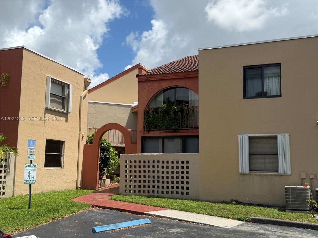 10233 NW 9th St Cir , Unit 105-1, Miami, FL 33172 Photo