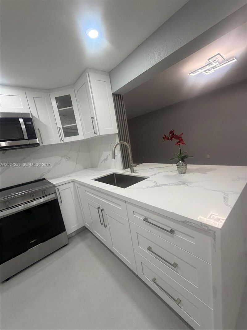 10233 NW 9th St Cir , Unit 105-1, Miami, FL 33172 Photo