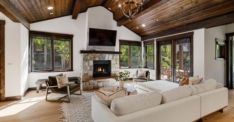 10120 Sagebrush Court, Truckee, CA 96161 Photo