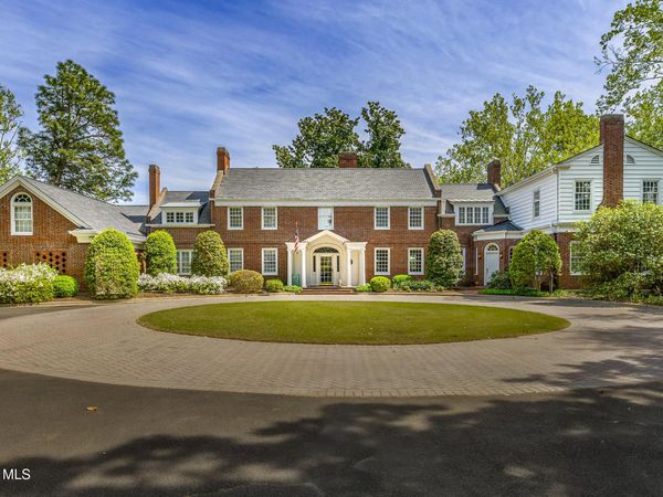 200 Hollycrest Drive, Pinehurst, NC 28374