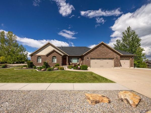 395 N 575 E, Hyde Park, UT 84318