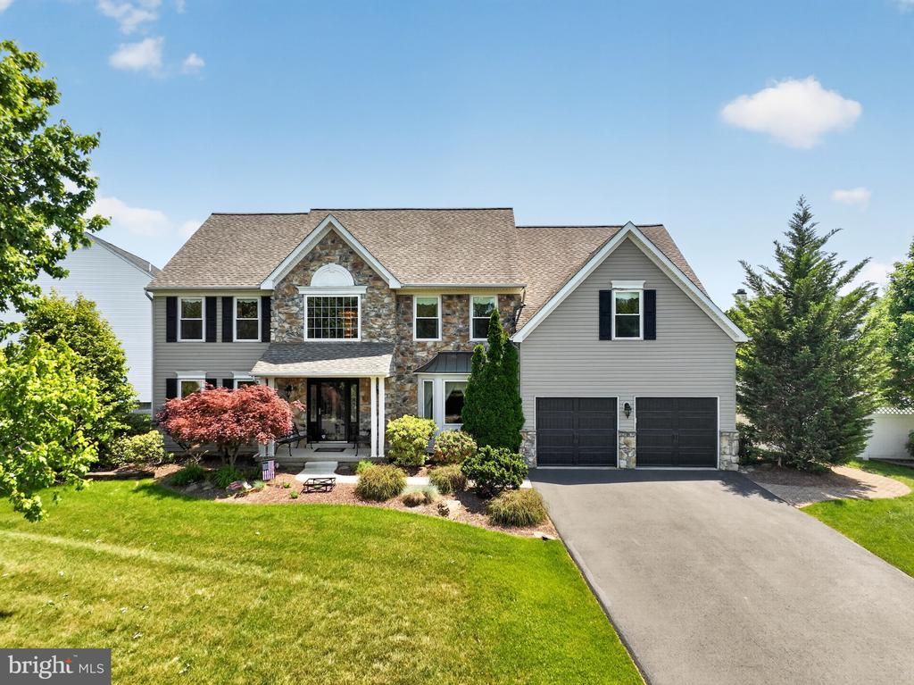 332 EVENING WALK LANE , WARRINGTON, PA 18976