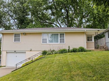 911 ARNOLD Street, GLENWOOD, IA 51534