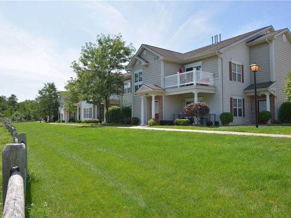 1609 Hill Park Court , Churchville, NY 14428