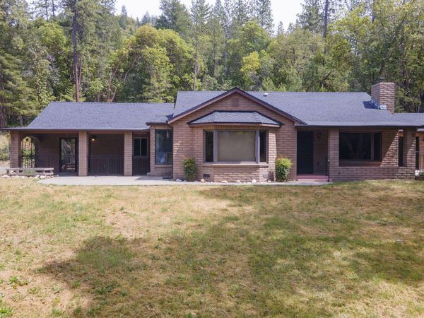 782 Covered Bridge Road, Rogue River, OR 97537