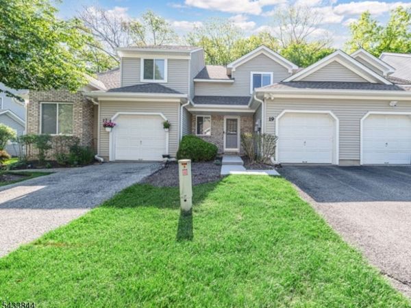 19 Sweetwater Ln, Hardyston, NJ 07419