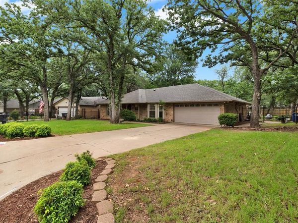 1104 Wood Ridge Drive, Azle, TX 76020