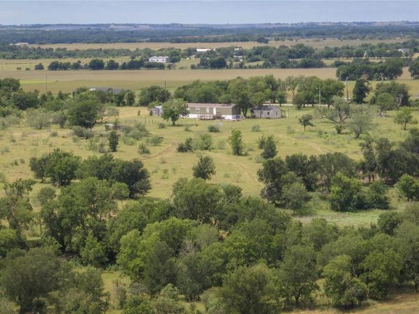 204 County Road 443 , Chilton, TX 76524