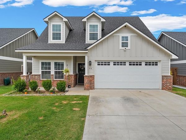 418 Travis Drive , McGregor, TX 76657