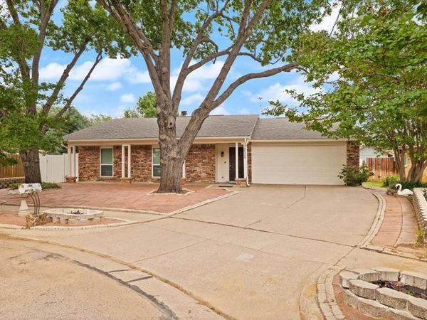 2505 Crestmoor Court, Arlington, TX 76016