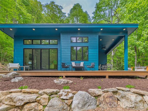 808 Mountain Cove Road , Hendersonville, NC 28792