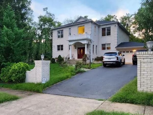 1310 FORESTWOOD DR., MCLEAN, VA 22101