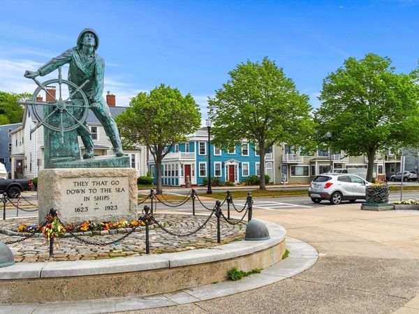 53 Western Ave, Gloucester, MA 01930