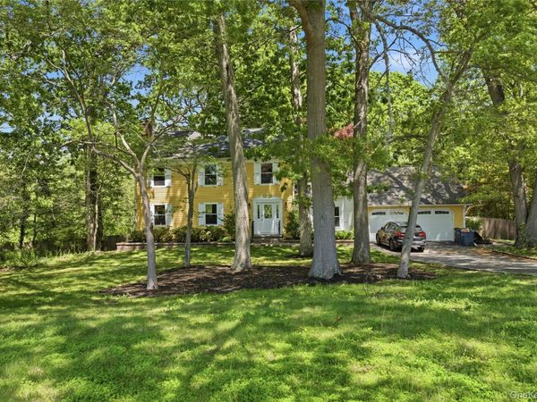 23 Abbey Lane, Setauket, NY 11733