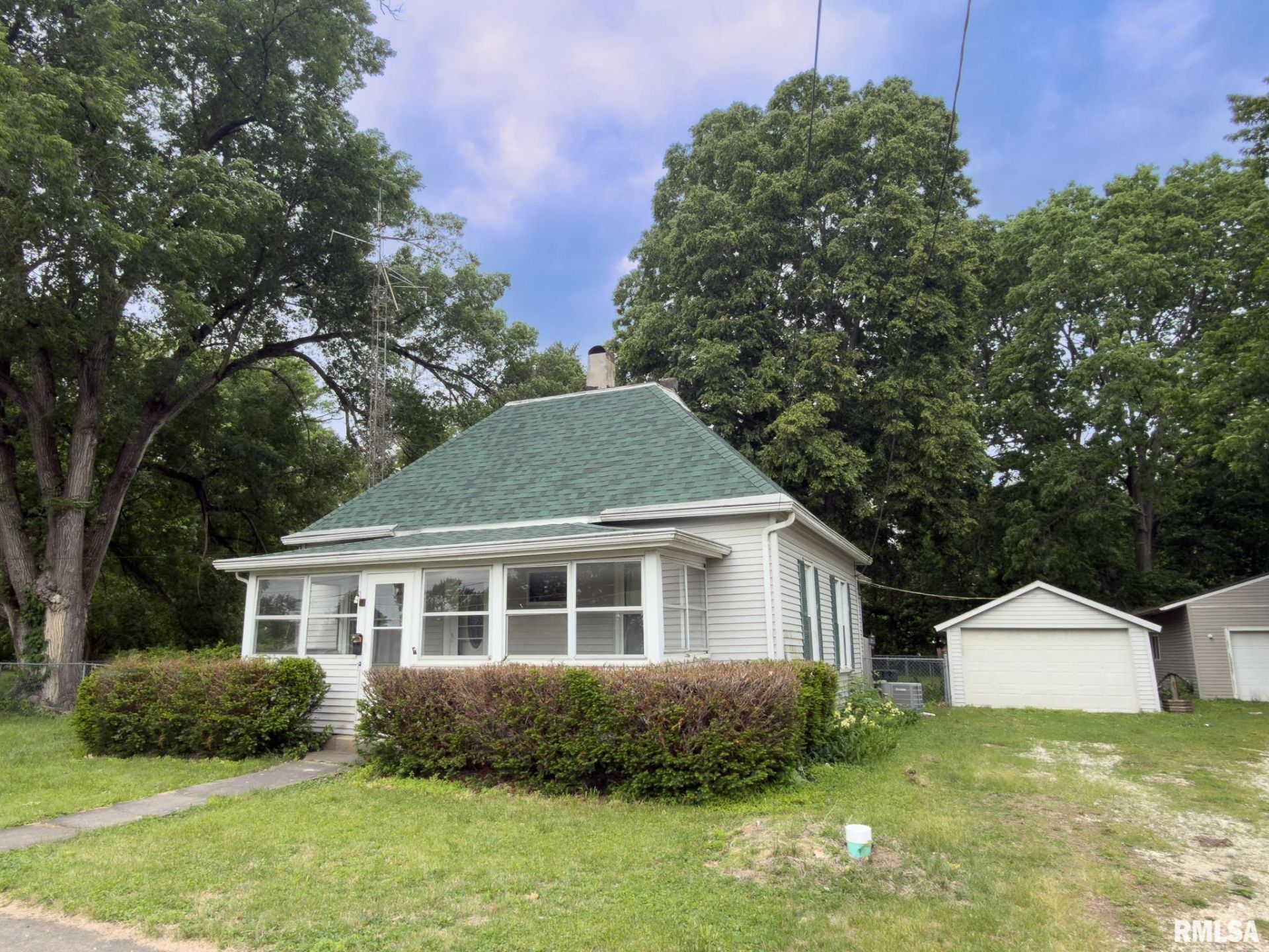300 N Harshbarger Street, Abingdon, IL 61410 Main Photo