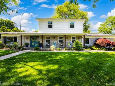 20323 N Riverhill Drive, Clinton Twp, MI 48036