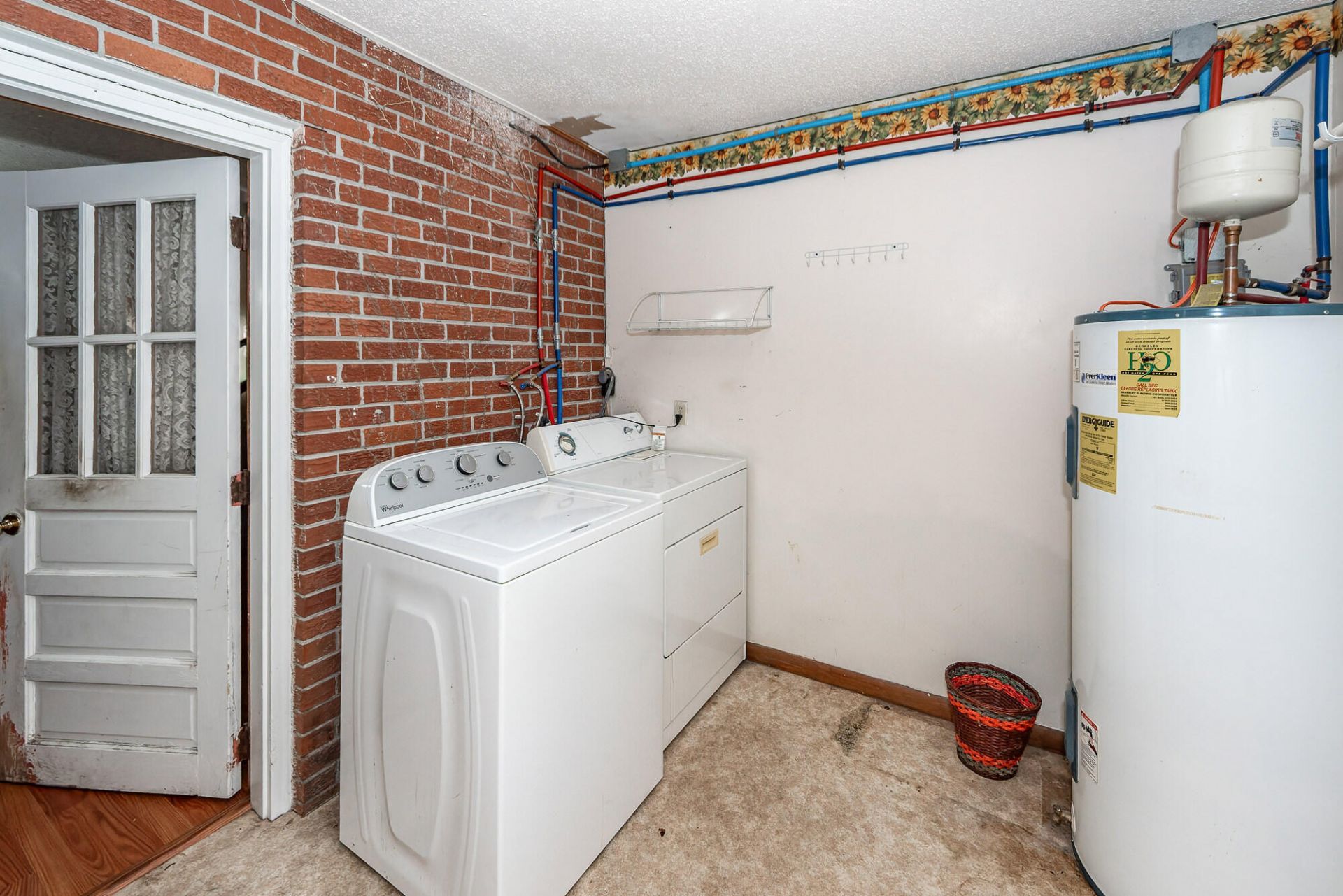 210 Farm Road Photo 19