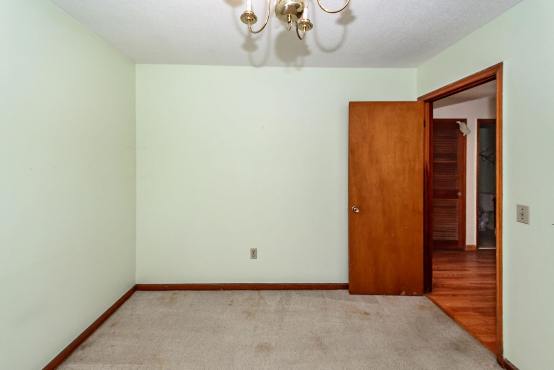 210 Farm Road Photo 28