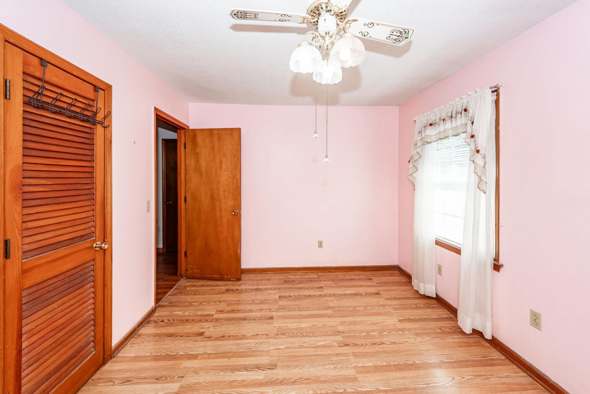 210 Farm Road Photo 33