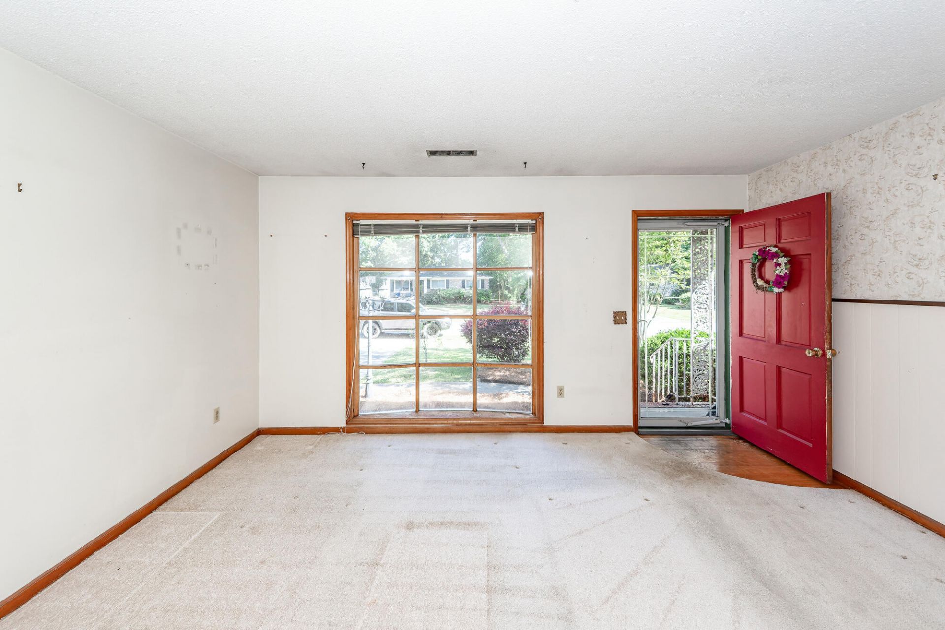 210 Farm Road Photo 7
