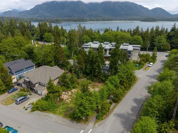948 Hardy Pl , Tofino, BC V0R 2Z0
