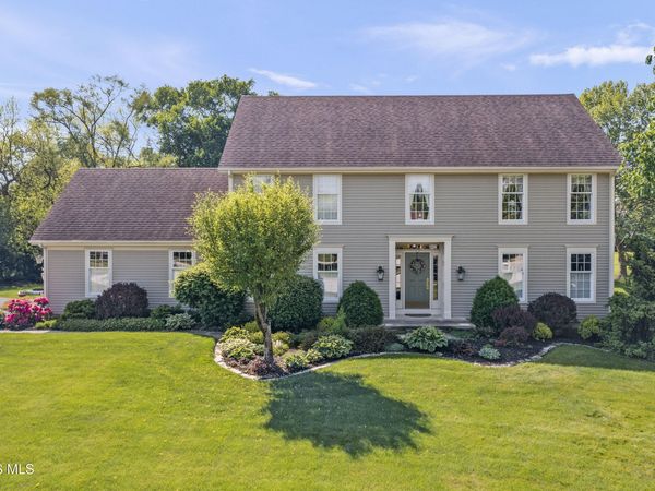 1252 Valley Bend Court, Perrysburg, OH 43551