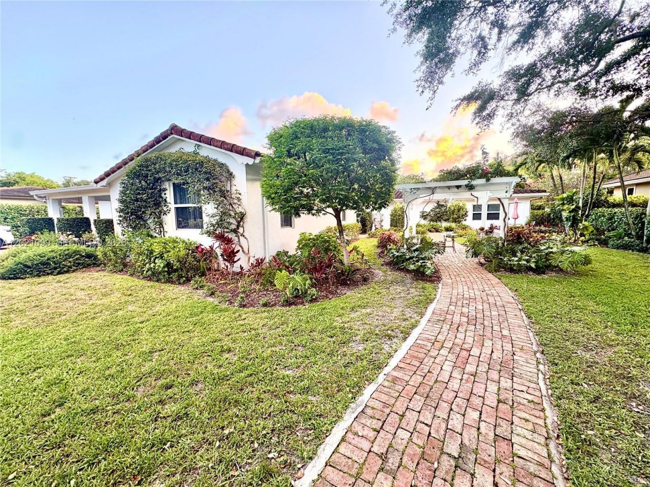 37 Deer Run , Miami Springs, FL 33166 Photo