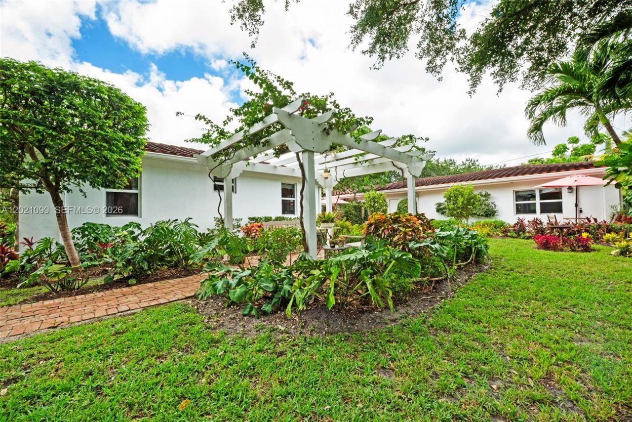 37 Deer Run , Miami Springs, FL 33166 Photo