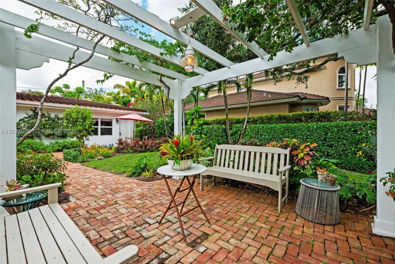 37 Deer Run , Miami Springs, FL 33166 Photo