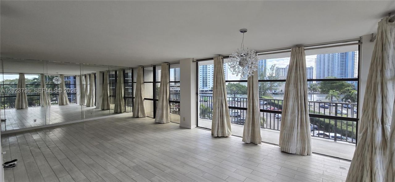 800 Parkview Dr , Unit 430, Hallandale Beach, FL 33009 Photo