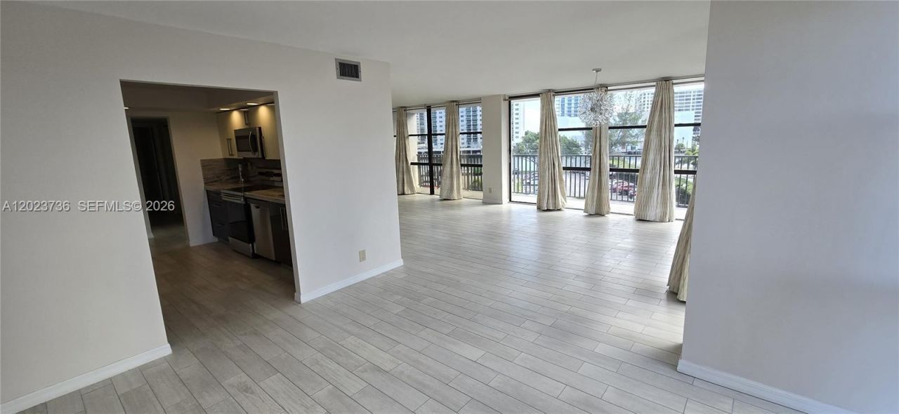 800 Parkview Dr , Unit 430, Hallandale Beach, FL 33009 Photo