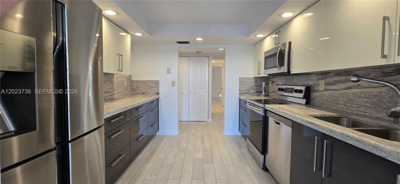 800 Parkview Dr , Unit 430, Hallandale Beach, FL 33009 Photo