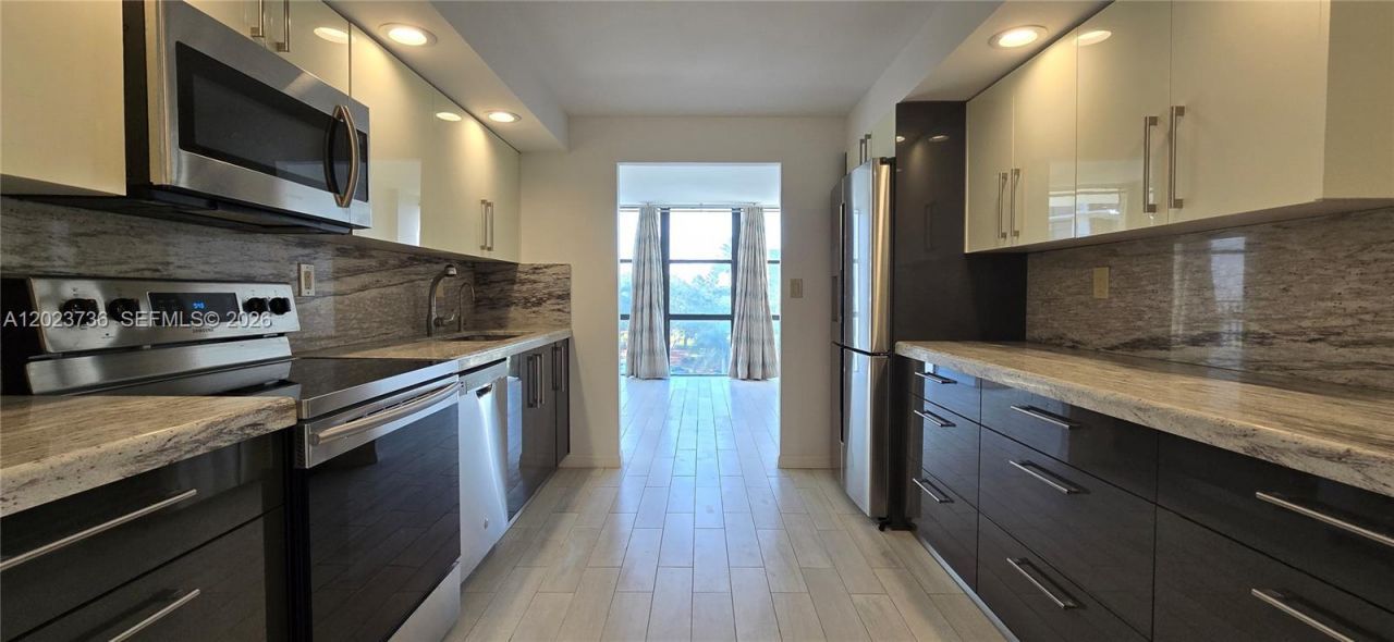 800 Parkview Dr , Unit 430, Hallandale Beach, FL 33009 Photo