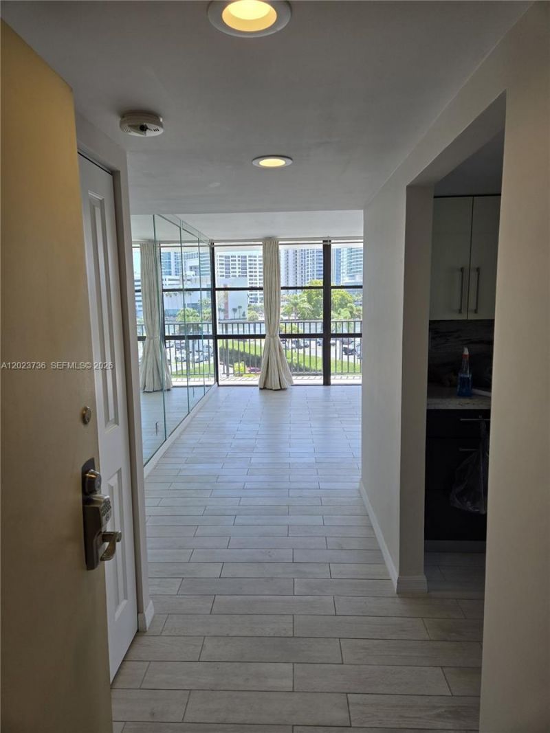 800 Parkview Dr , Unit 430, Hallandale Beach, FL 33009 Photo