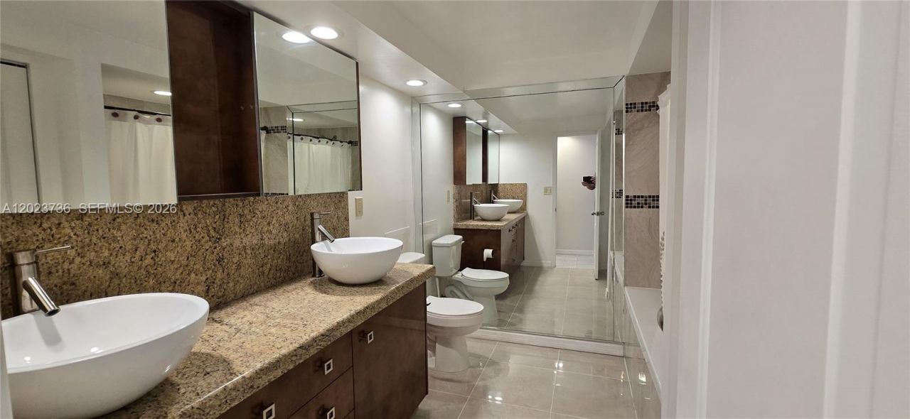800 Parkview Dr , Unit 430, Hallandale Beach, FL 33009 Photo