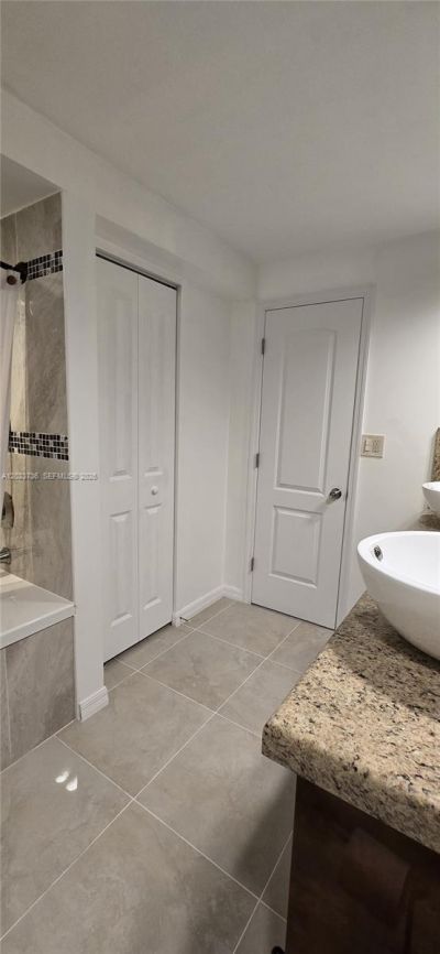 800 Parkview Dr , Unit 430, Hallandale Beach, FL 33009 Photo