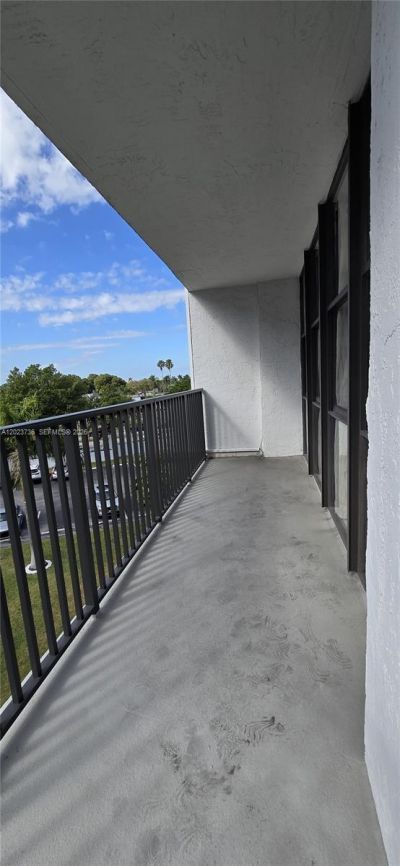 800 Parkview Dr , Unit 430, Hallandale Beach, FL 33009 Photo