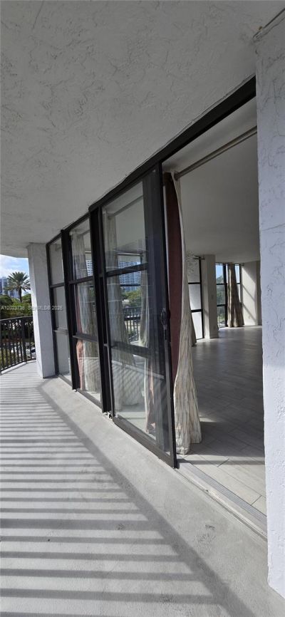 800 Parkview Dr , Unit 430, Hallandale Beach, FL 33009 Photo