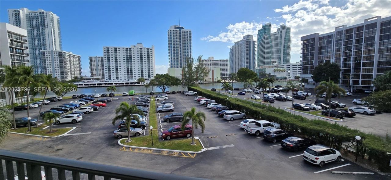 800 Parkview Dr , Unit 430, Hallandale Beach, FL 33009 Photo