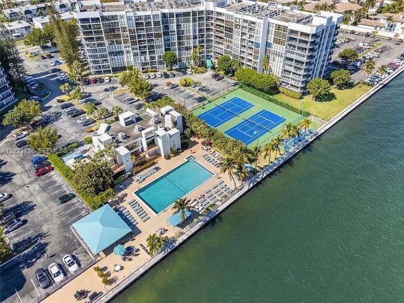 800 Parkview Dr , Unit 430, Hallandale Beach, FL 33009 Photo